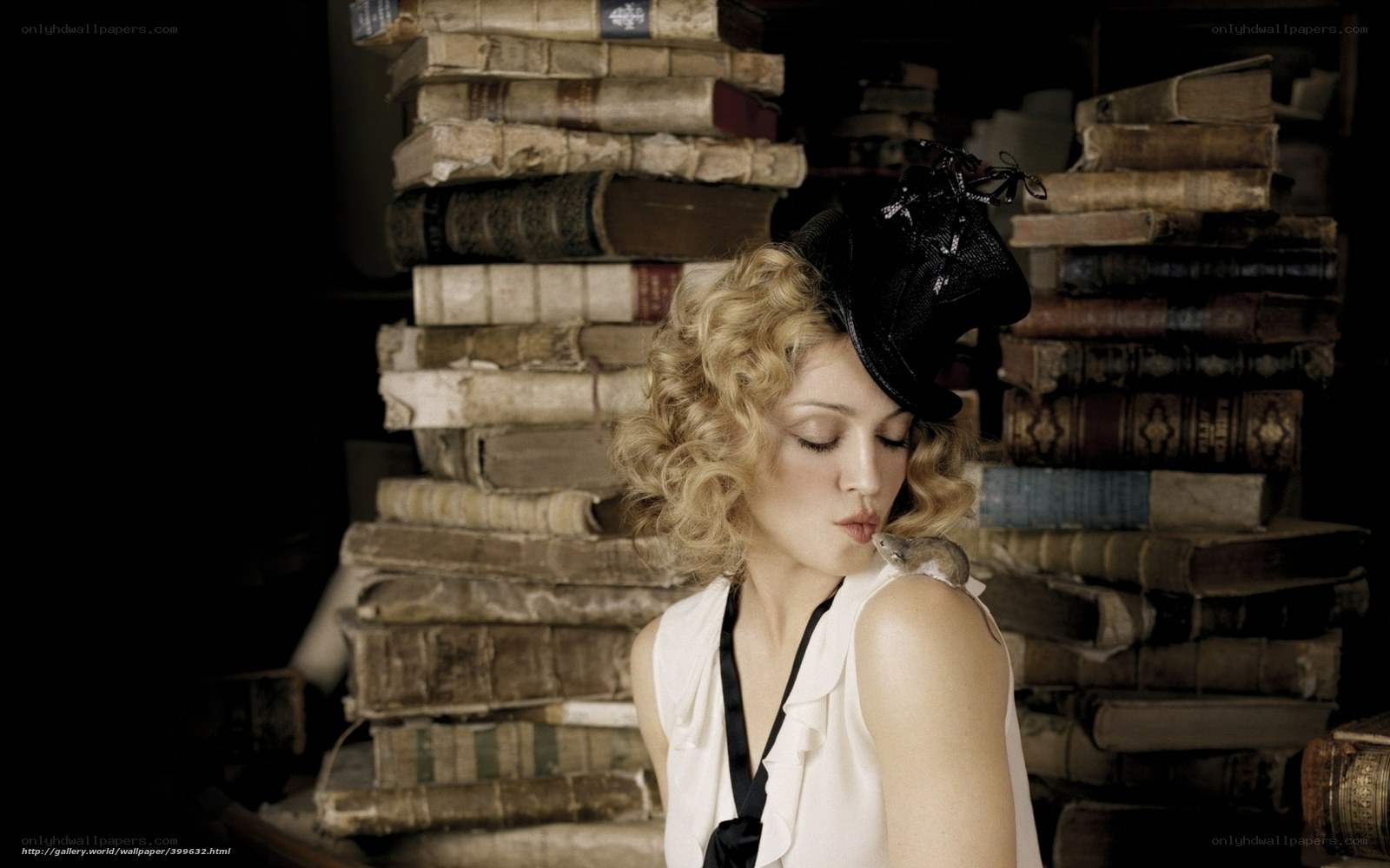 woman with mouse in library