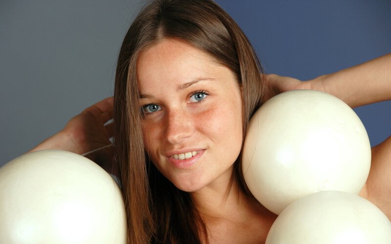 woman with ostrich eggs
