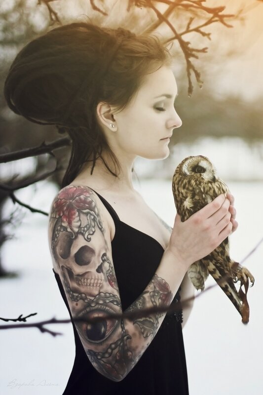 woman with owl and tattoos