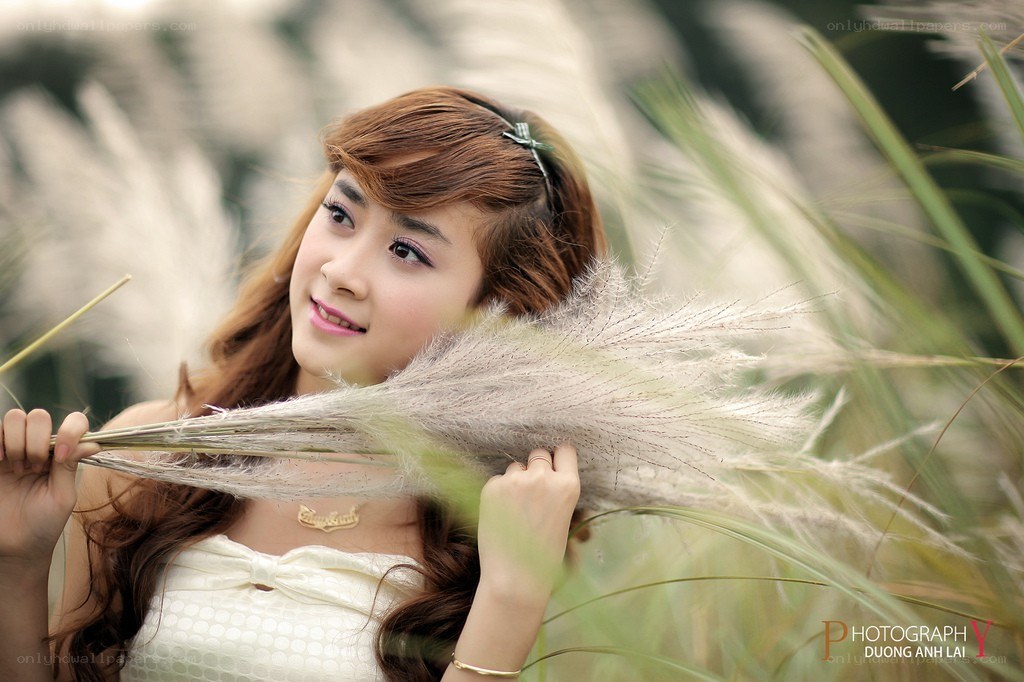 woman with pampas grass