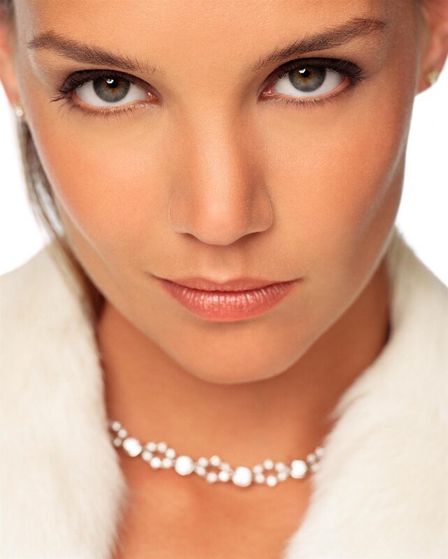 woman with pearl necklace