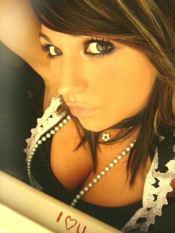 woman with pearl necklace