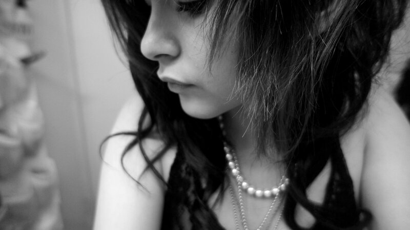 woman with pearl necklace