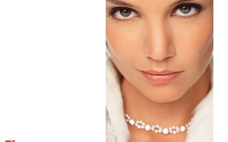 woman with pearl necklace