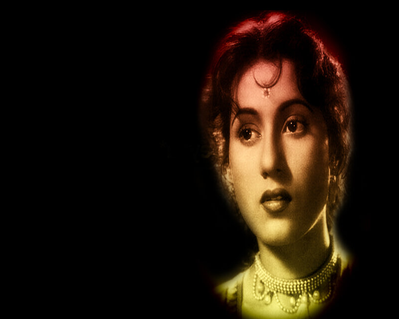 Woman with Pearl Necklace — Black