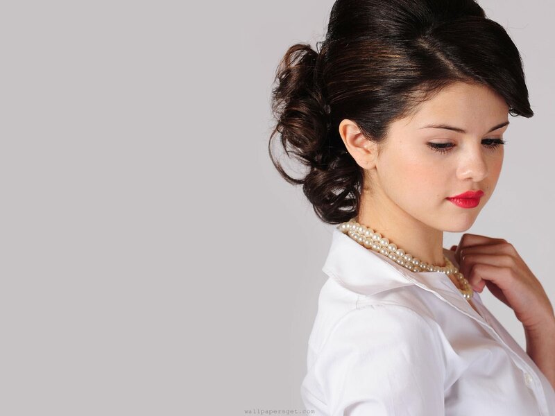 Woman with Pearl Necklace — White, Calm, Photograph