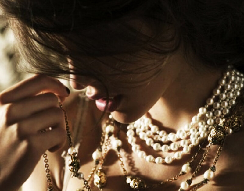 Woman with Pearl Necklaces — Brown