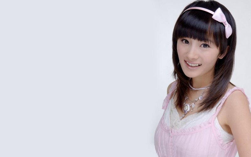 woman with pink bow smiling