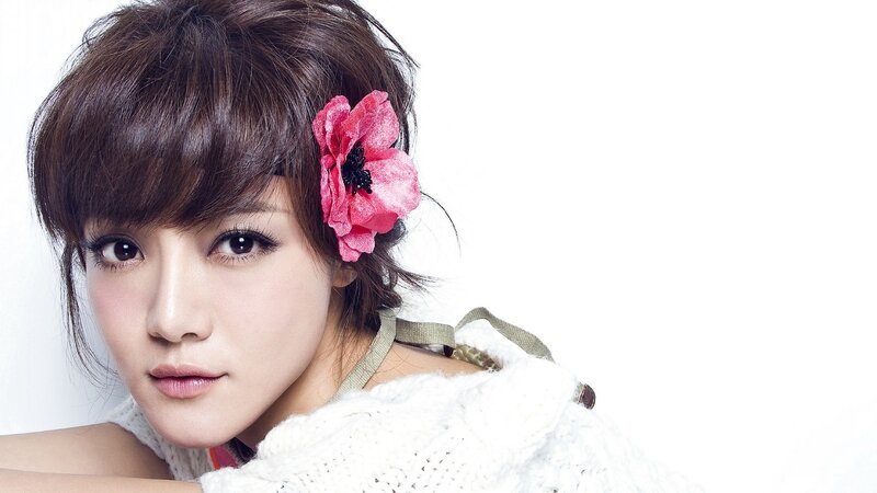 woman with pink flower in hair