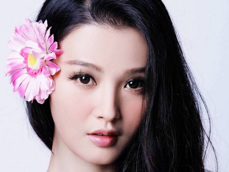 woman with pink flower in hair