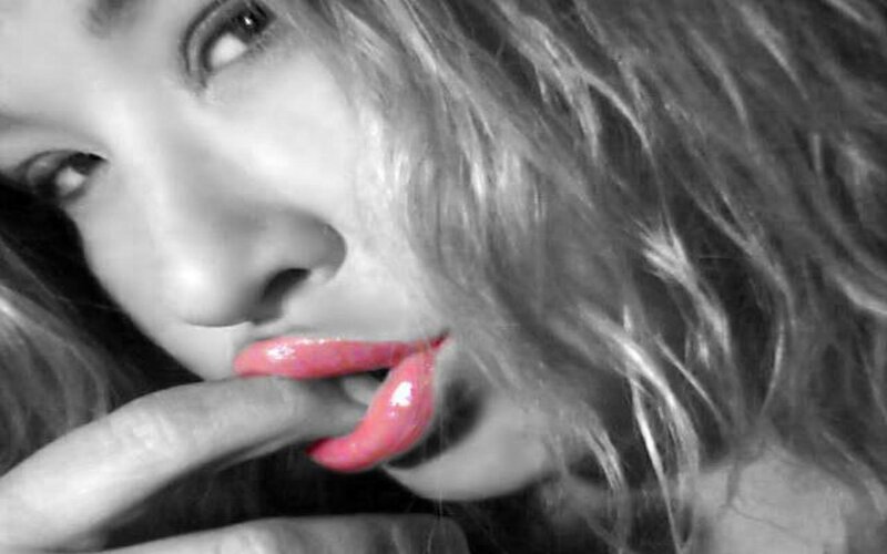 Woman with Pink Lips — Black