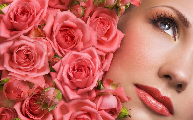woman with pink roses