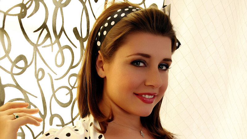 Woman with Polka-dot Headband — White