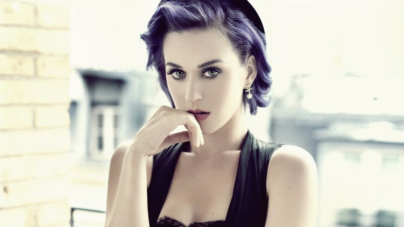 woman with purple hair posing