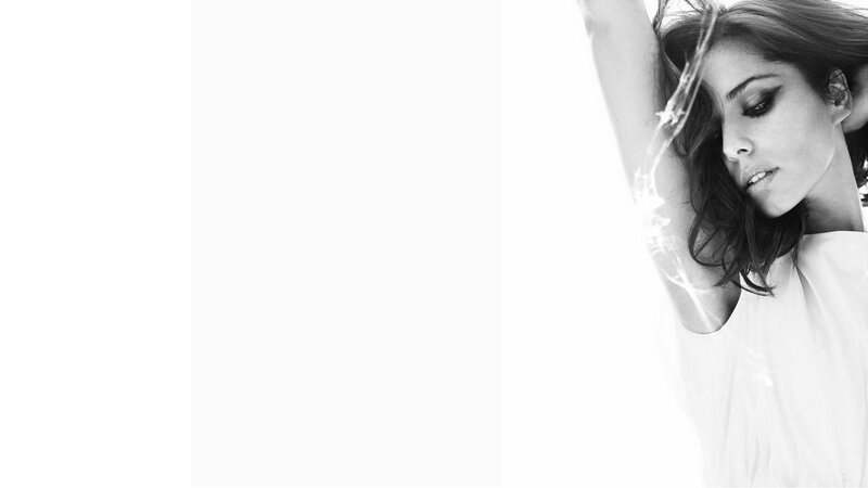Woman with Raised Arm — Black