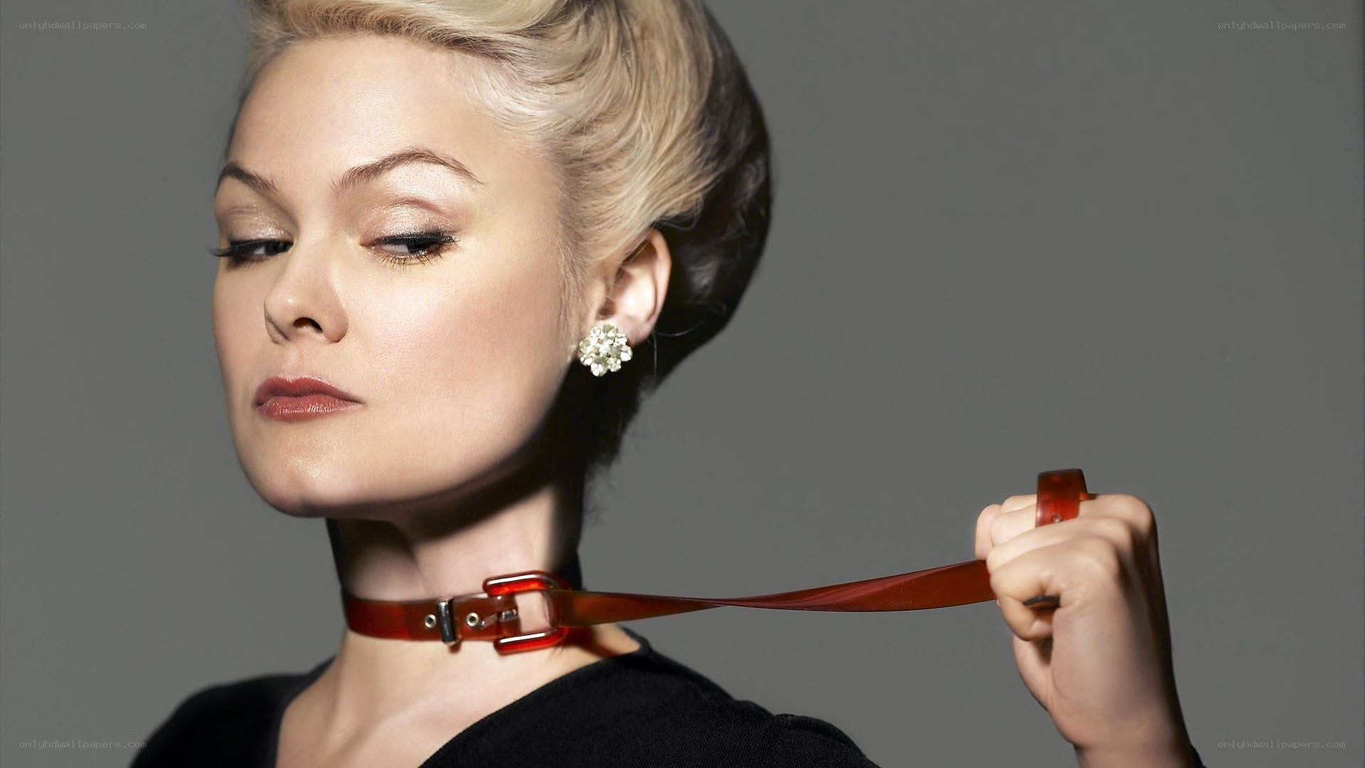 woman with red belt choker
