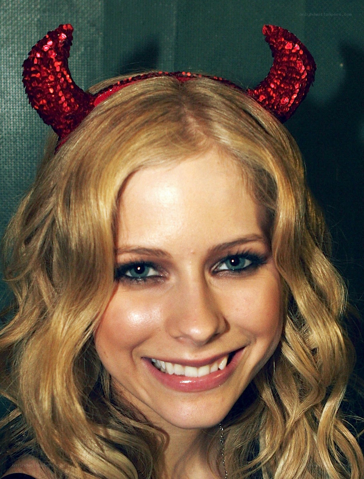 woman with red devil horns
