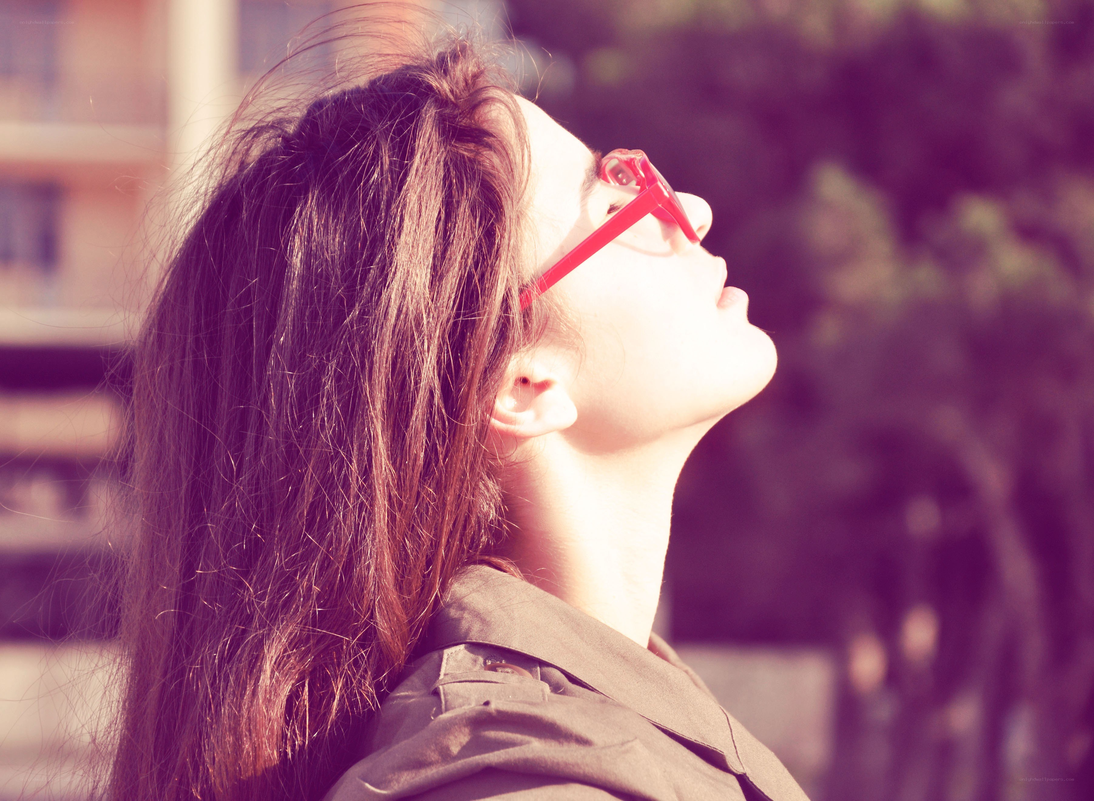 woman with red glasses looking up