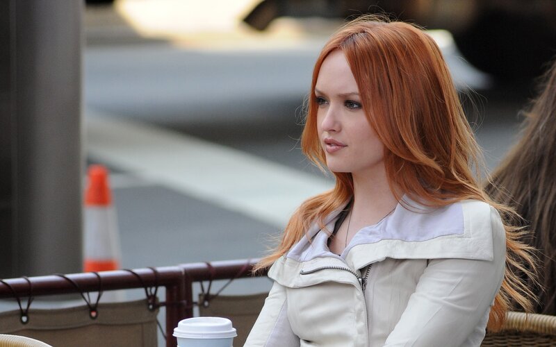Woman with red hair at outdoor cafe