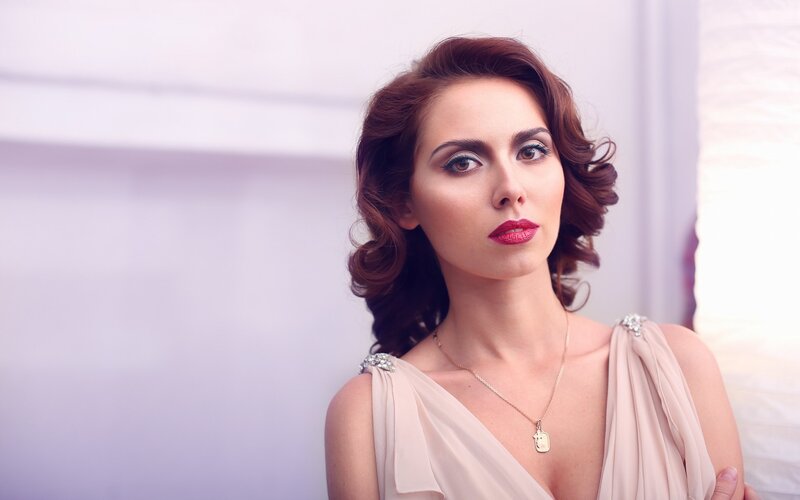 Woman with Red Hair — Beige, Dramatic