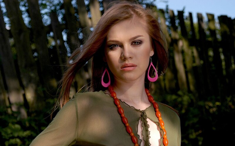 Woman with Red Hair — Green, Serious, Afternoon