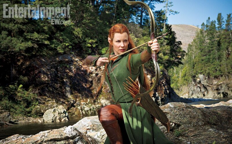 Woman with Red Hair Holding Bow — Green