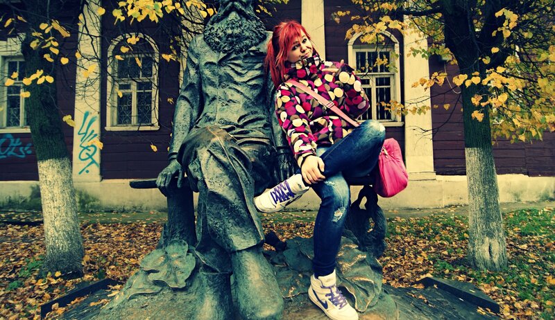 Woman with red hair on statue