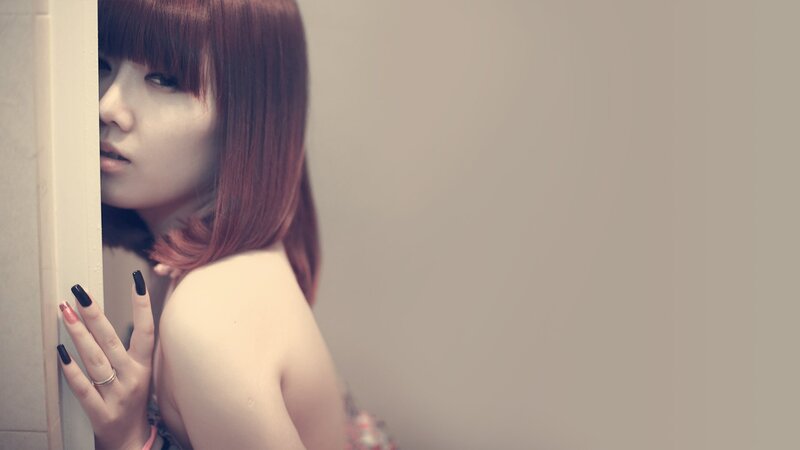 woman with red hair peeking from corner