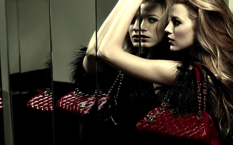 woman with red handbag in mirror