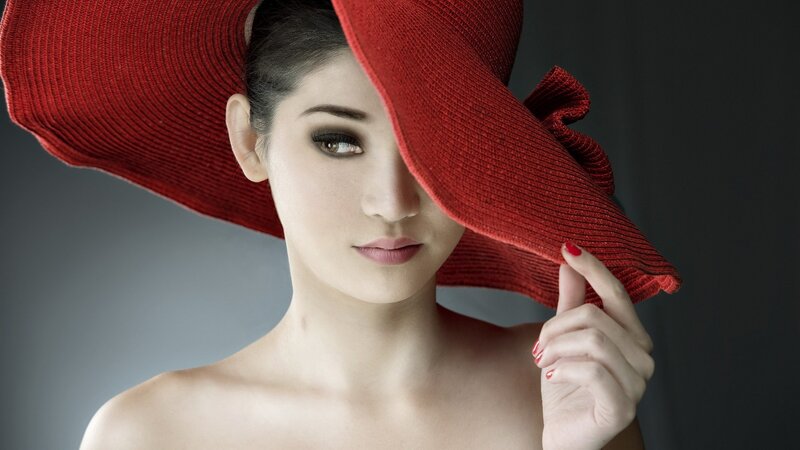 woman with red hat