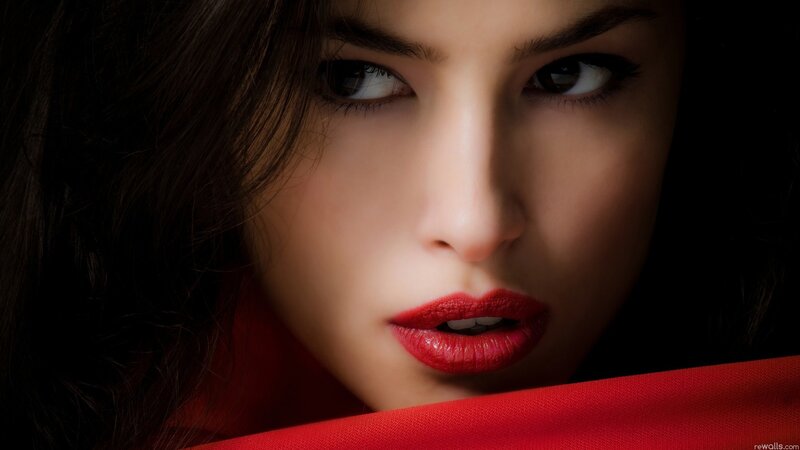 woman with red lipstick