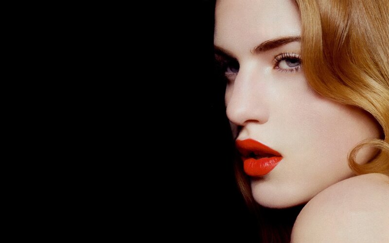 woman with red lipstick