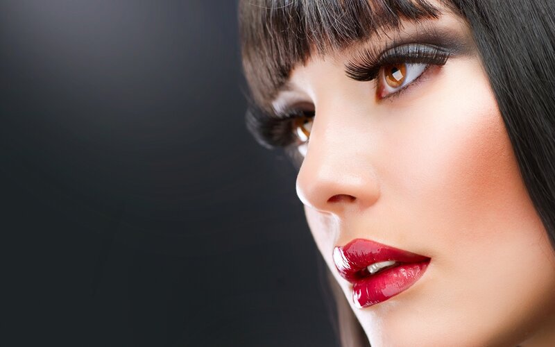 woman with red lipstick
