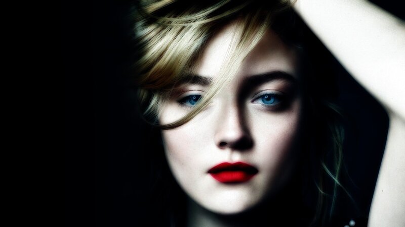woman with red lipstick