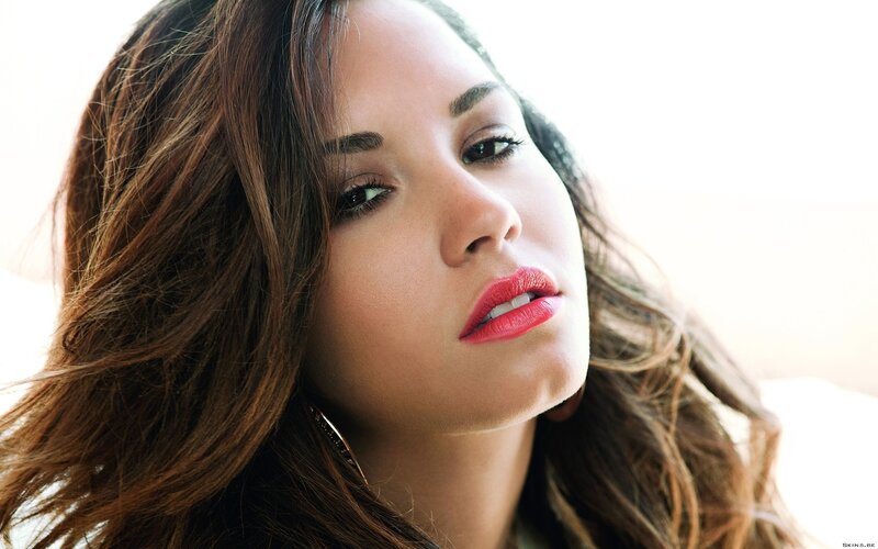 woman with red lipstick