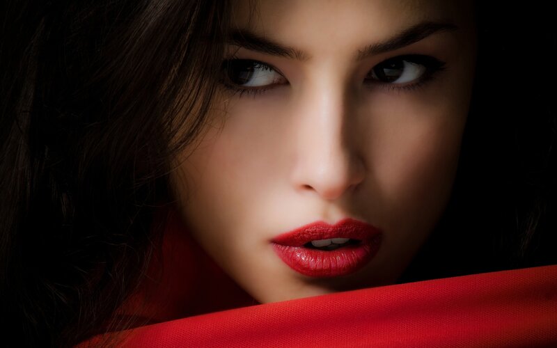 woman with red lipstick