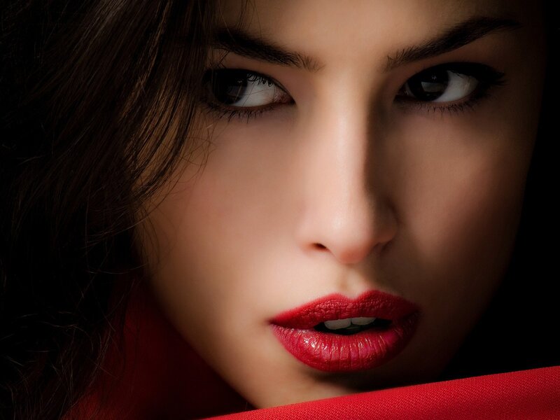 woman with red lipstick