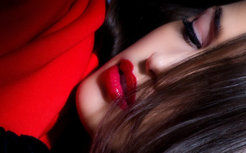 woman with red lipstick