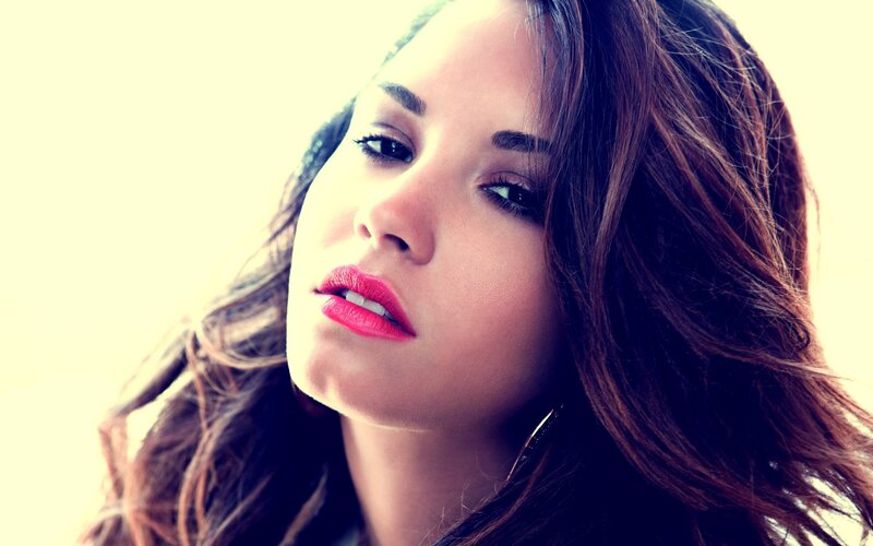 woman with red lipstick