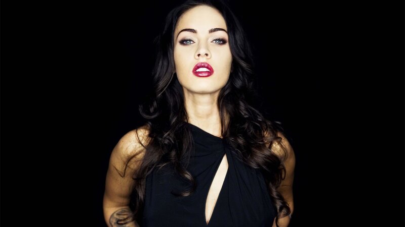 woman with red lipstick
