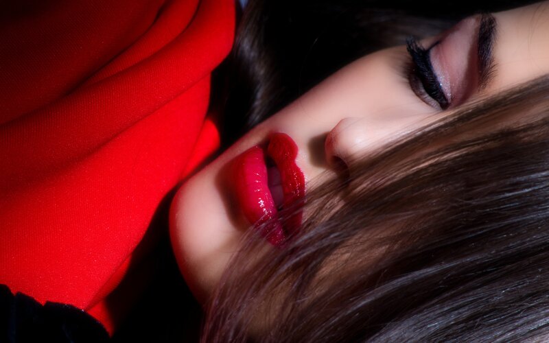woman with red lipstick