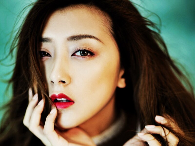 woman with red lipstick