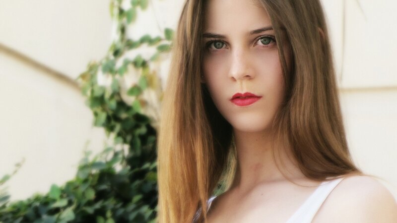 woman with red lipstick