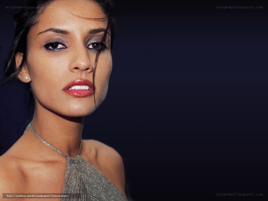 woman with red lipstick