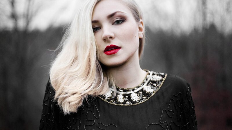 woman with red lipstick