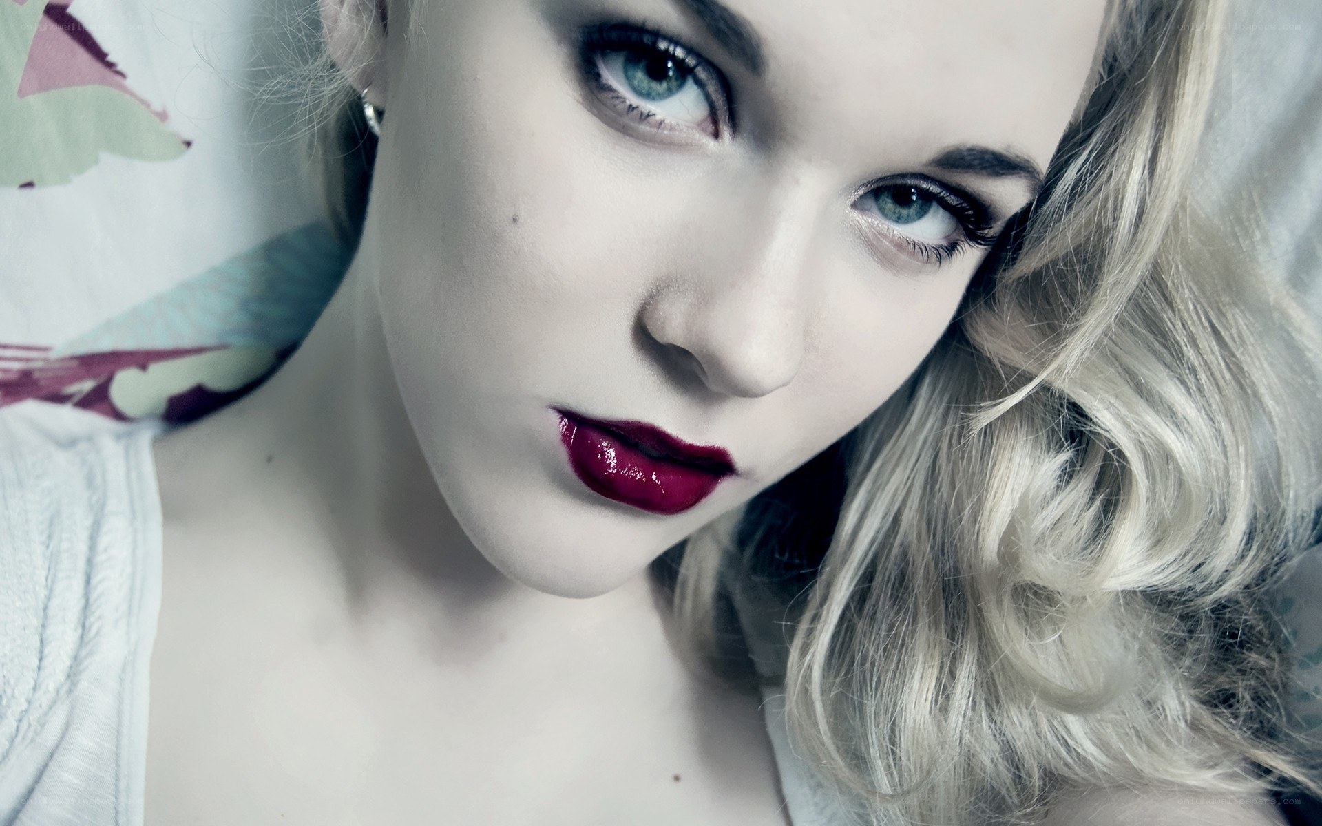 woman with red lipstick