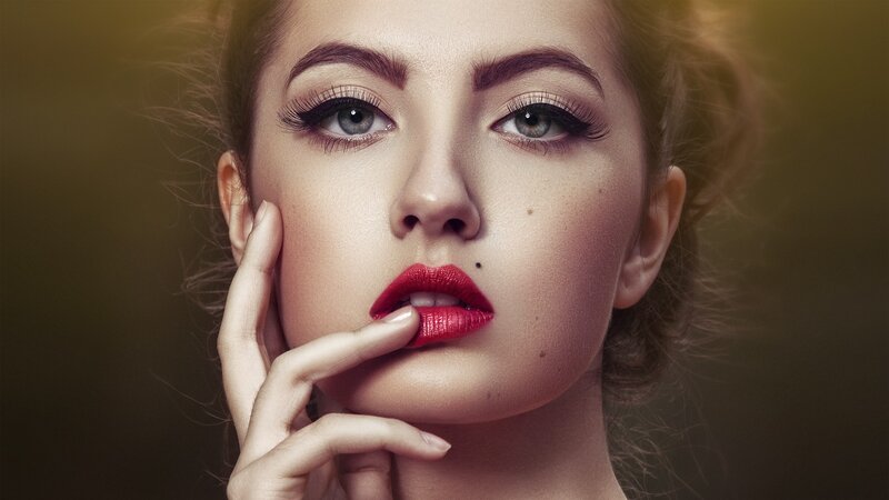 woman with red lipstick