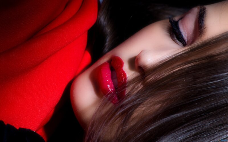 woman with red lipstick