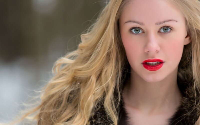 woman with red lipstick
