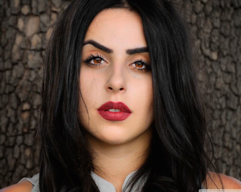 woman with red lipstick
